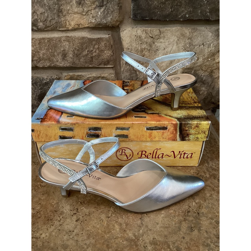 Bella Vita Katriana Silver Leather Rhinestone Kitten Heel Pumps 9M 51-3587 New